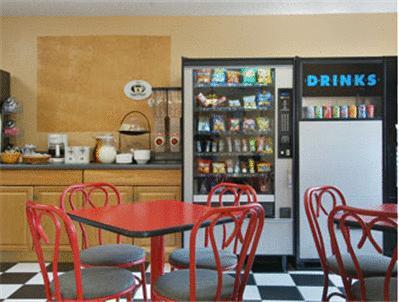 Knights Inn Memphis At Macon Cove Restaurant photo